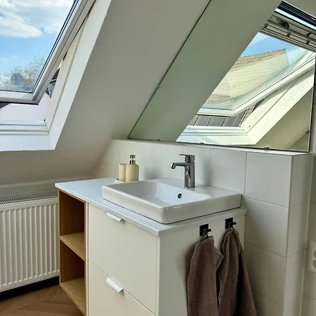 Historisches Bruchsteinhaus Mit Garten & Kamin - 20 Min Koeln - Messe *
